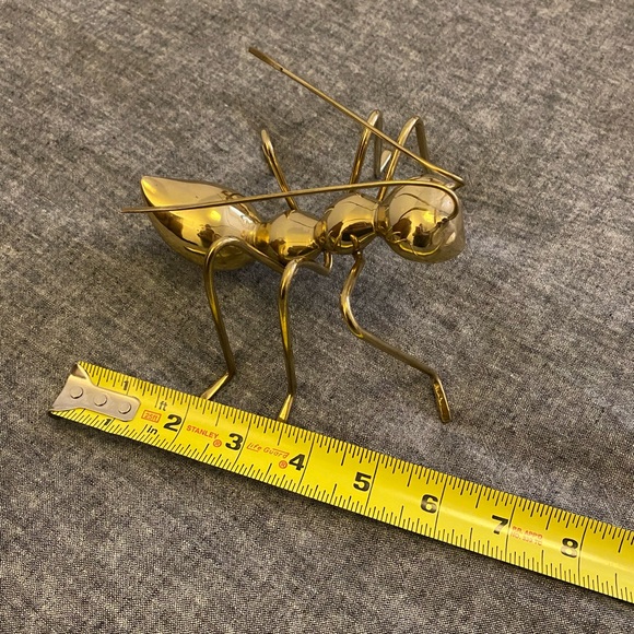 Large Gold Ant. - Picture 3 of 4